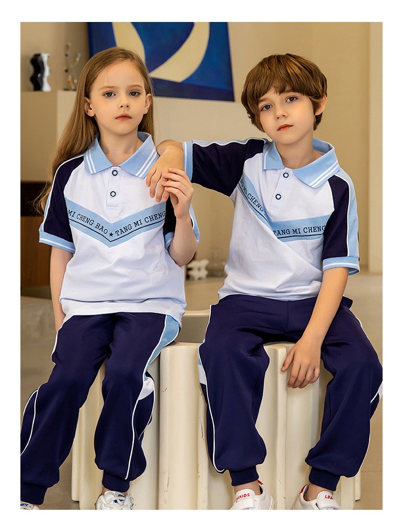 Conjunto de ropa deportiva de campus personalizado | Fabricante de uniformes atléticos azul marino y azul claro